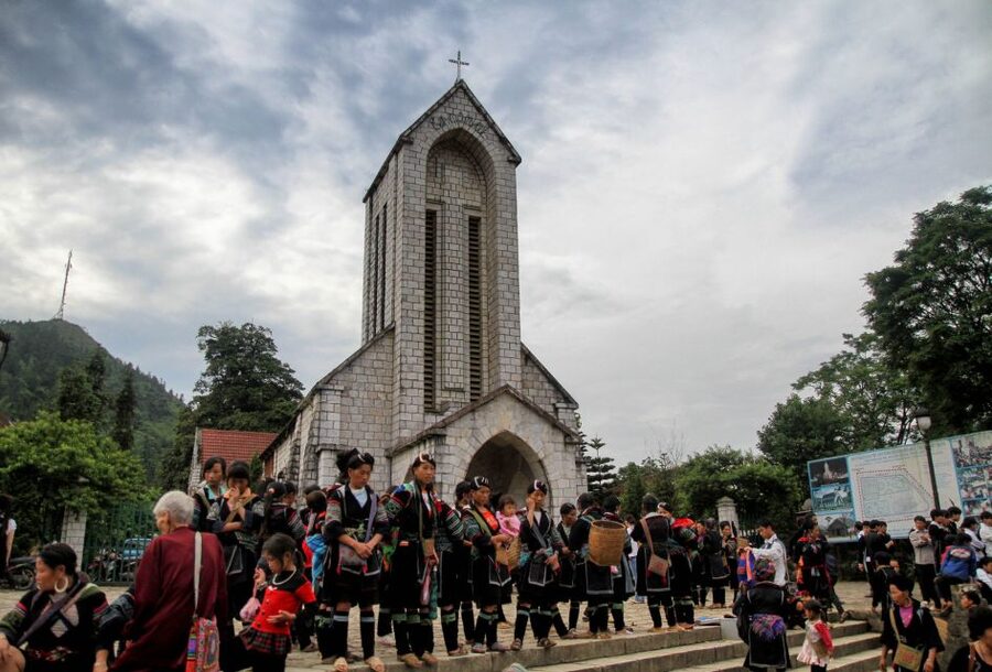 2-Day Sa Pa Ethnic Homestay Tour & Trek with Limousine Bus - Day one: Lao Chai, Muong Hoa, and Ta Van