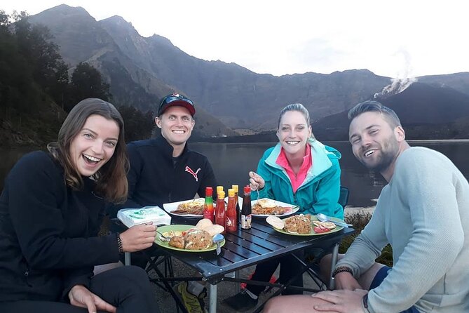 3D/2N Rinjani trekking summit,lake and hot springs. - The views: why the two crater rims matter
