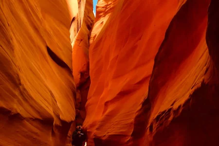 Antelope Valley: Ligai Si Anii Canyon Hiking Tour - Sandstone walls made for close-up photographs