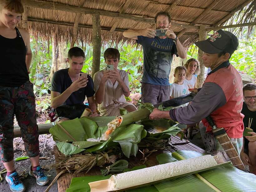 Authentic trek only walk in Chiang Rai jungle - Tea plantations and changing scenery