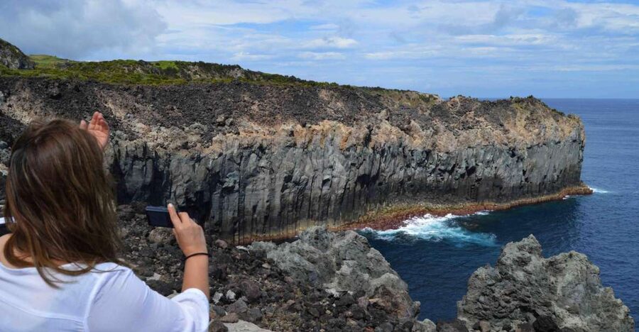 Baías de Agualva hiking - Terceira island - What the guide adds to the walk