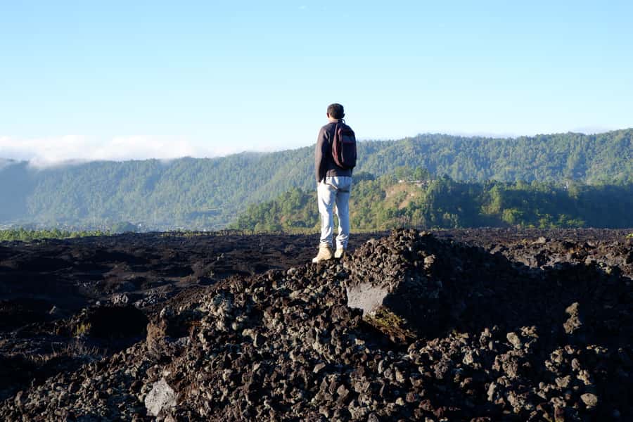 Bali: Mount Batur Sunrise Trek with A Female Guide - Meeting your female guide in the dark