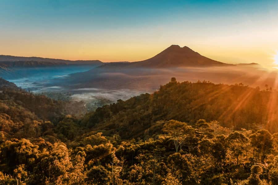 Bali: Mount Batur Sunrise Trek With Guide and Breakfast - Why climb Mount Batur before sunrise?