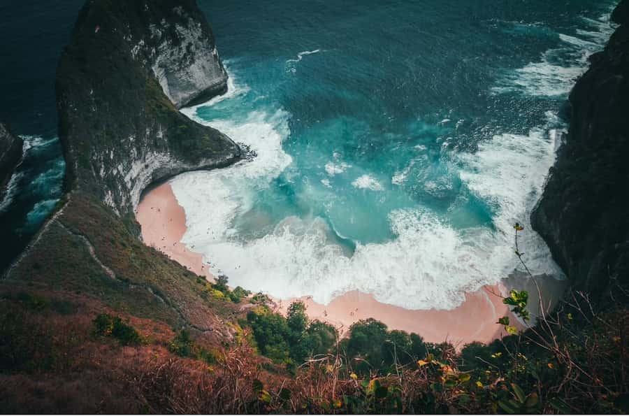 Bali/Nusa Penida: Island Beach Highlights Swim & Hike Tour - Kelingking Beach gives you the big view first