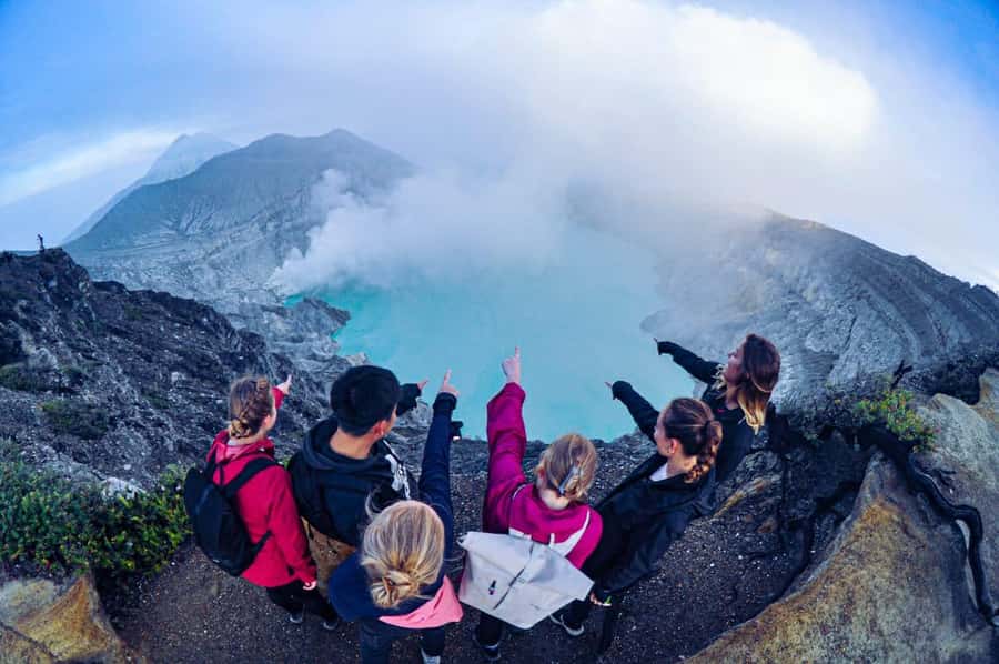 Bali or Banyuwangi: Mount Ijen Blue Fire Hiking - The one-hour climb to the summit