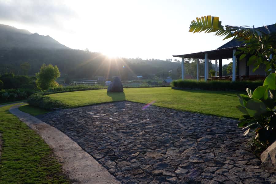 Bali: Sunrise Hike at Mount Batur with Bali Swing - Sunrise above Bali and Lombok