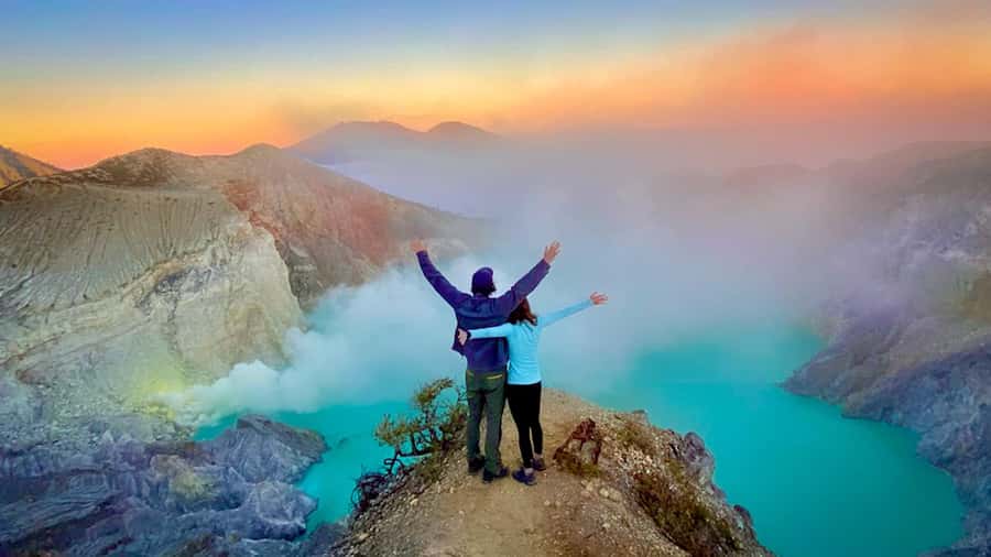 Banyuwangi: Ijen Crater Bluefire and Sunrise Guided Trek - From Banyuwangi hotel to the Ijen trailhead