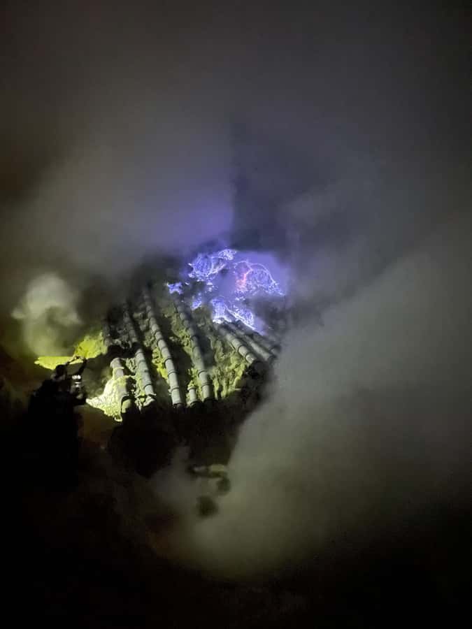 Banyuwangi : Mt Ijen Hike, Blue Fire & Panoramic Lake Guided - Sunrise above the turquoise lake