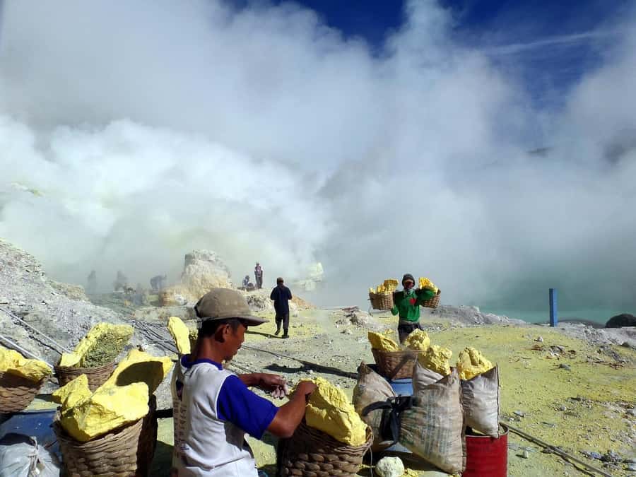 Banyuwangi : Mt Ijen Hike, Blue Fire & Panoramic Lake Guided - The 11 p.m. pickup and ride to Paltuding