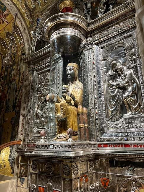 Barcelona: Early Morning Montserrat Trip with Abbey and Hike - The early start is the whole point