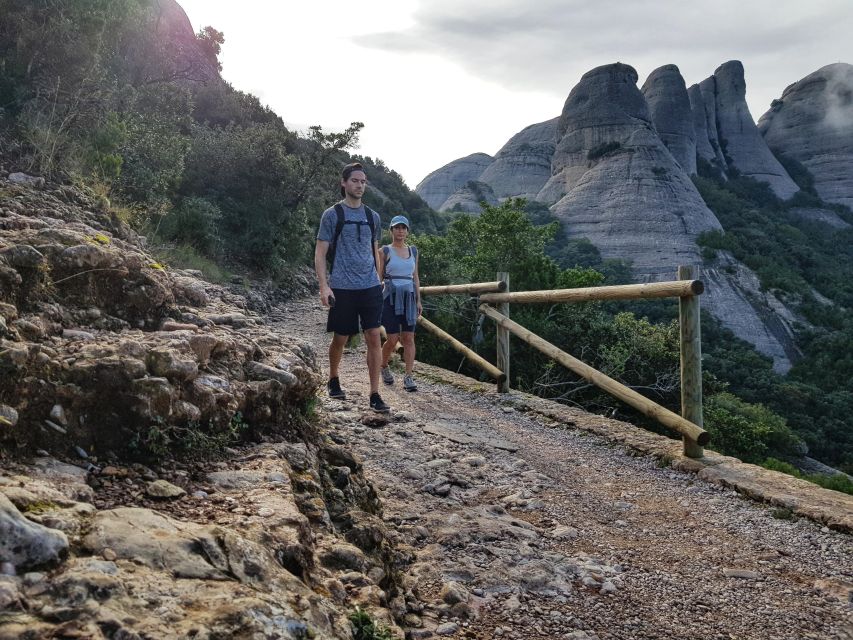 Barcelona: Montserrat Hiking Experience and Monastery Visit - Leaving Barcelona from Banc d’Espanya