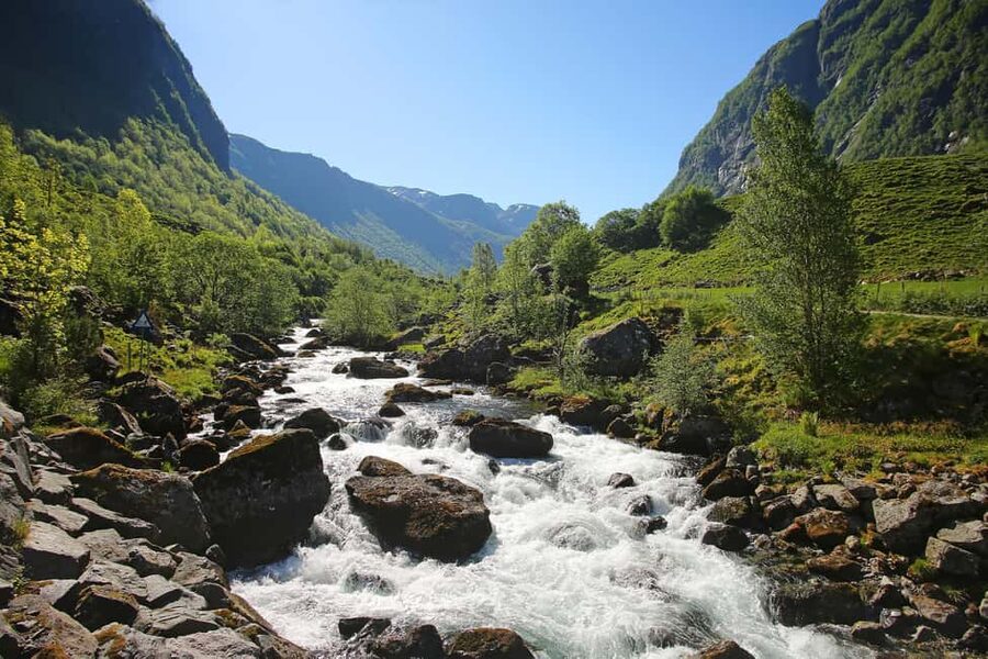 Bergen: Easy Hike to Bondhus Glacier Lake & Rosendal Visit - What Makes This Day Trip Worth Considering