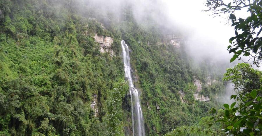 Bogota: Hike to La Chorrera Waterfall, El Chiflón and Guadalupe Hill - Returning to Bogotá by way of Guadalupe Hill