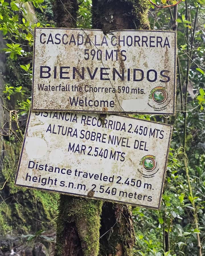 Bogota: Hike to La Chorrera Waterfall, El Chiflón and Guadalupe Hill - El Chiflón: a short walk with a wet reward