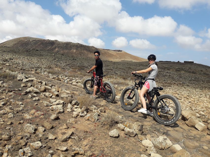 Caleta de Fuste/Corralejo: Guided E-Bike Tour & Crater Hike - Hiking to Calderón Hondo crater