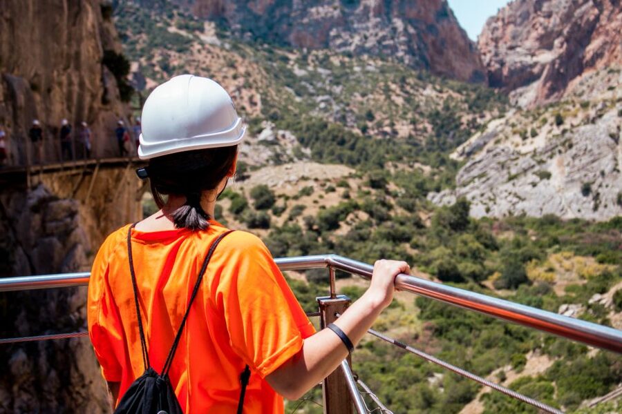 Caminito del Rey: Guided Hiking Tour with Entrance Tickets - The safety briefing and first steps