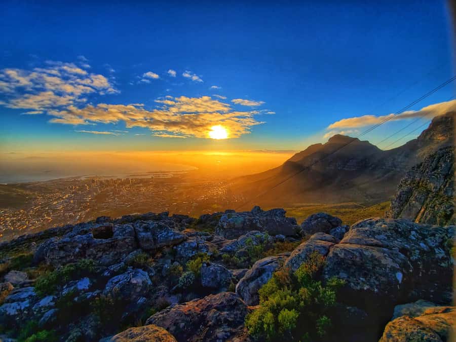 Cape Town: Lion's Head Sunrise or Sunset Guided Hike - The three-hour climb and changing views