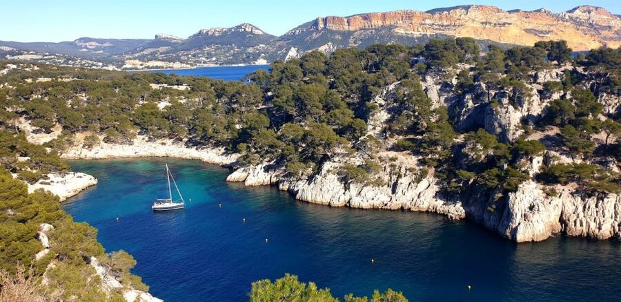 Cassis: 3 Calanques Half-Day Hiking Tour with Swimming - Fitness, clothing, and what to carry