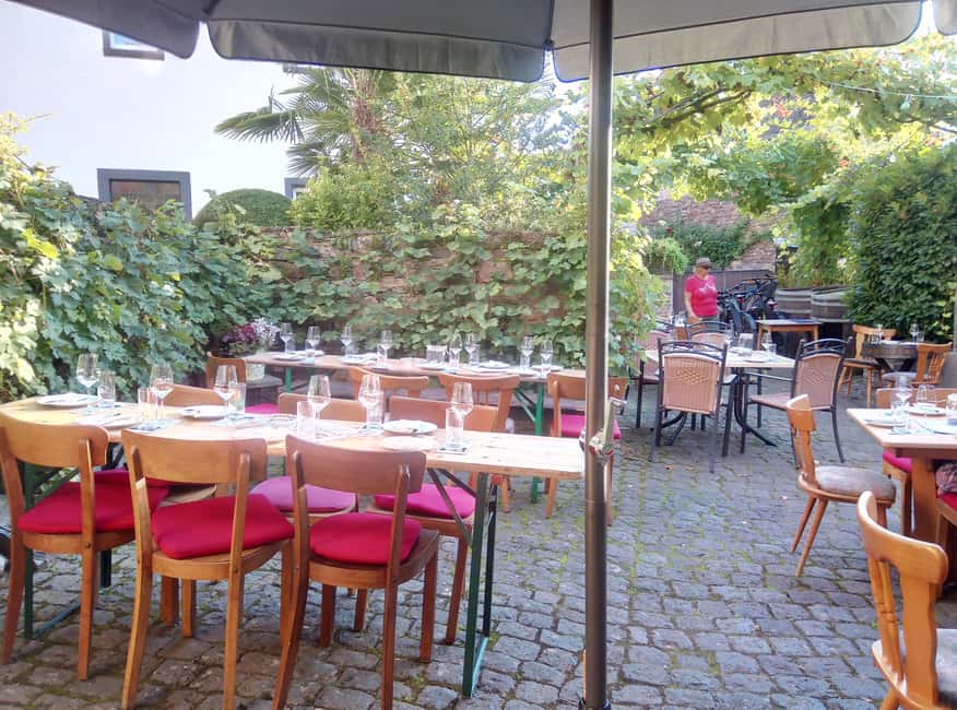 Cochem, Moselle: Wine experience hike with boat trip - Three more samples in the winery tavern