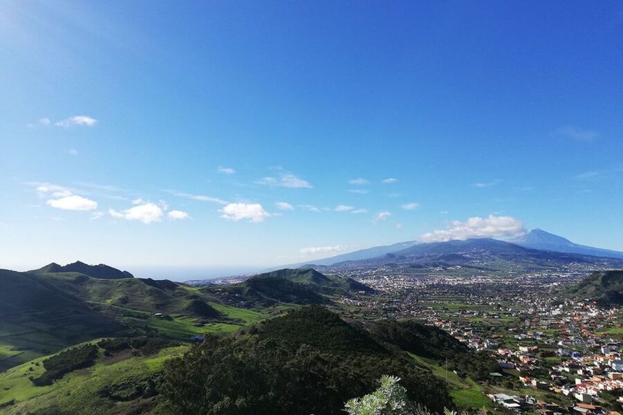 Cruz del Carmen: Hiking in Anaga with Local Food Products - Walking toward Taborno and its volcanic dome