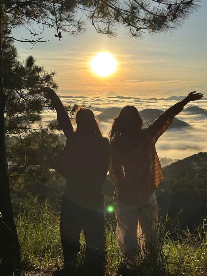 Dalat: Sunrise Trekking and Cloud Hunting experience - Coffee and breakfast at the summit