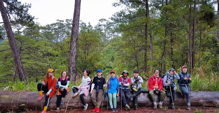 Dalat Trekking to Langbiang mt - Lunch with fruit and banh mi