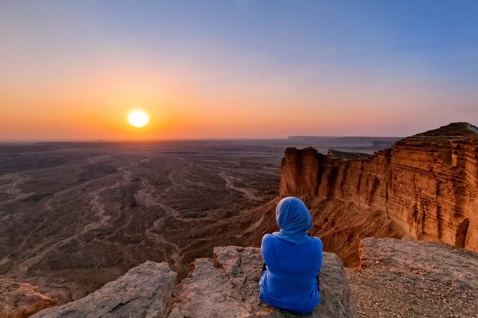 Edge Of The World Hike(Dinner under stars,village,bats cave,camp) - Walking to the cliffs at Jabal Firayn