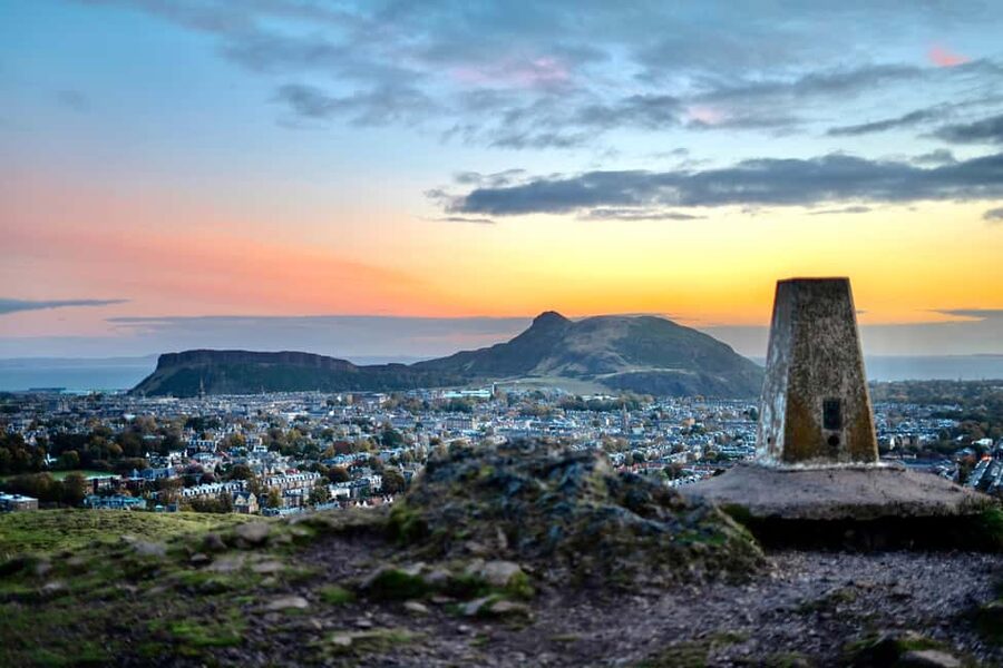 Edinburgh: Arthur's Seat Sunrise Hike with Mountain Guide - From Horse Wynd to Holyrood Park