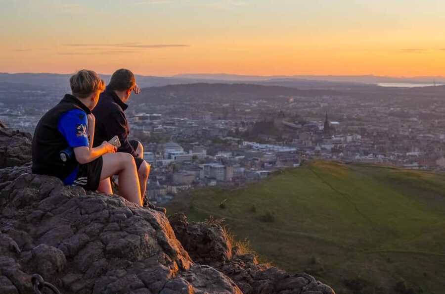 Edinburgh: Arthur's Seat Sunrise Hike with Mountain Guide - What to Wear and Carry