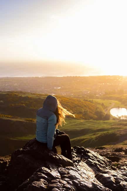 Edinburgh: Arthur's Seat Sunset Hike - Who should book this sunset hike?