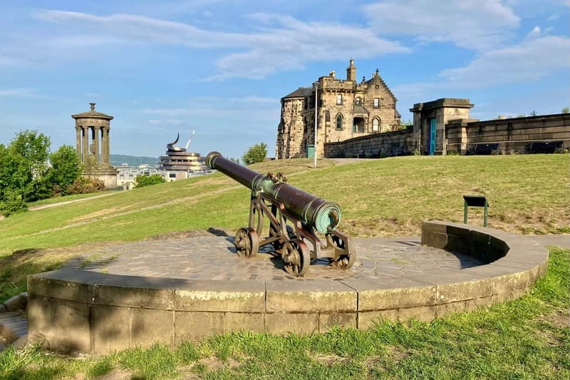 Edinburgh: Hike Arthur's Seat & Calton Hill - Descending through Holyrood Park