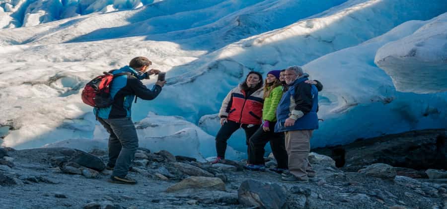 El Calafate: Safari Azul Los Glaciares Trekking Tour - Bajo Las Sombras and the boat across Lago Rico