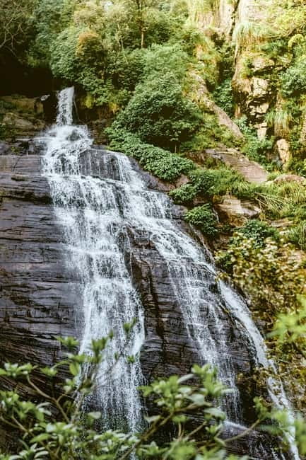 Ella: Waterfall hunting Hike to Bambarakanda and Lanka Falls - Lanka Ella Falls: the best place to cool off