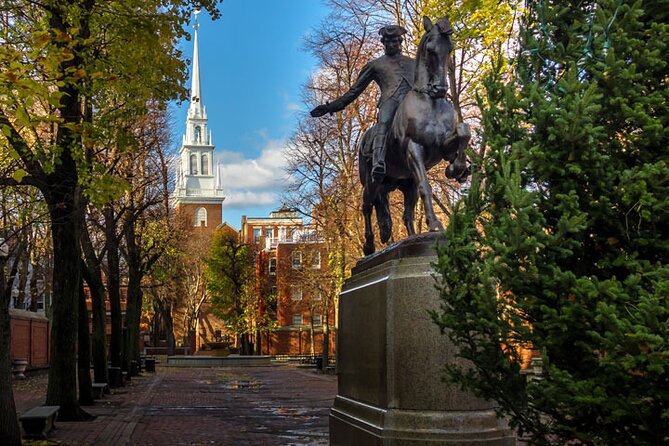 Entire Freedom Trail Walking Tour: Includes Bunker Hill and USS Constitution - From the State House to Park Street Church
