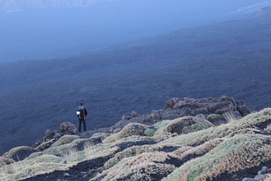 Etna: hiking to a stunning viewpoint over Valle del Bove - The return route and the rhythm of a three-hour outing