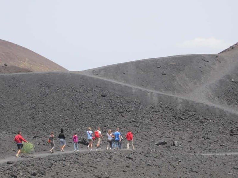 Etna: Jeep excursion and hike suitable for everyone. Free shoes and jacket - Key points at a glance