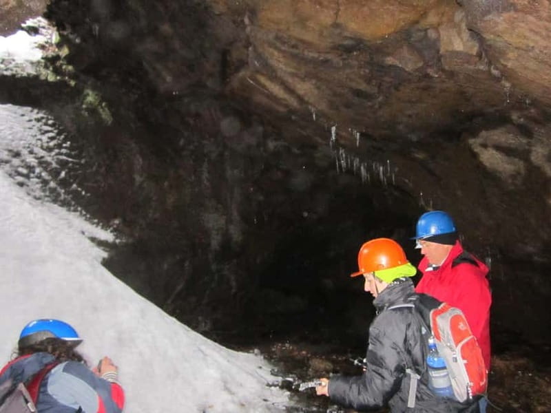 Etna: Jeep excursion and hike suitable for everyone. Free shoes and jacket - What the $94 price really covers