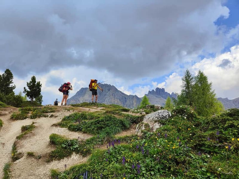 Explore the Dolomites, a hiking day in the mountains - Food, clothing, and what you need to carry