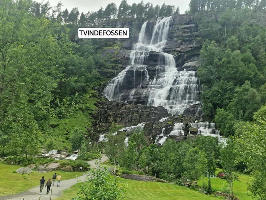 Flåm: Tvinde Waterfalls, Stalheimskleiva Hike & Gudvangen - Starting in Flåm, a tiny village with a big view