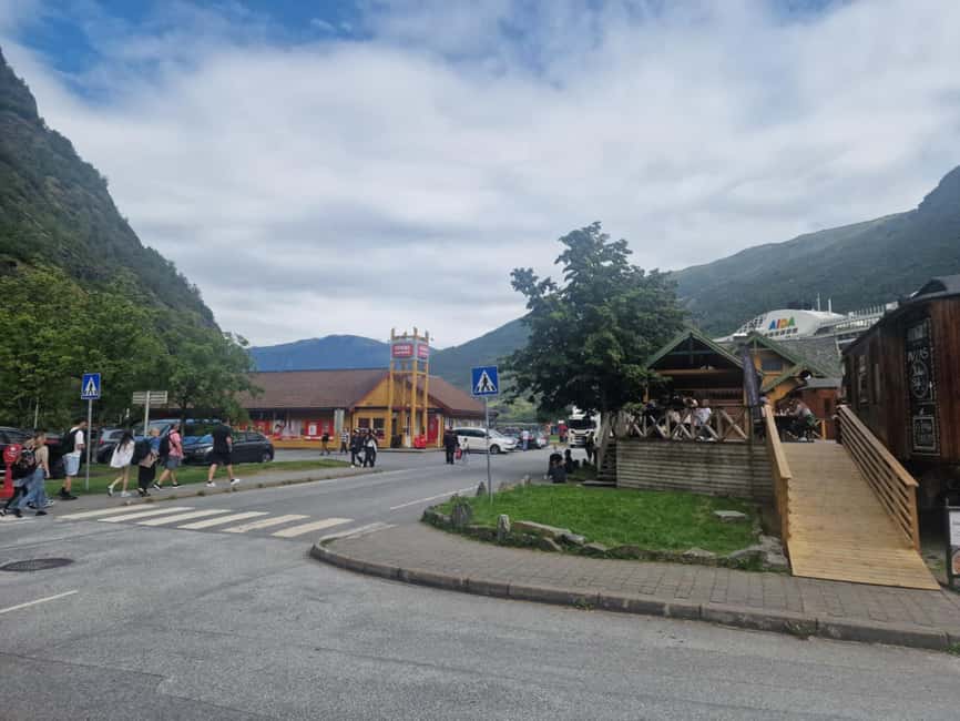 Flåm: Tvinde Waterfalls, Stalheimskleiva Hike & Gudvangen - Who should book this tour?