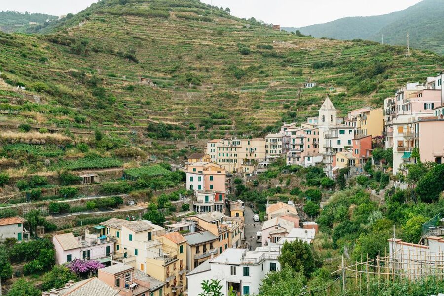 Florence: Cinque Terre Day Trip with Optional Hiking or Pisa - Manarola: colorful houses and a gentle introduction
