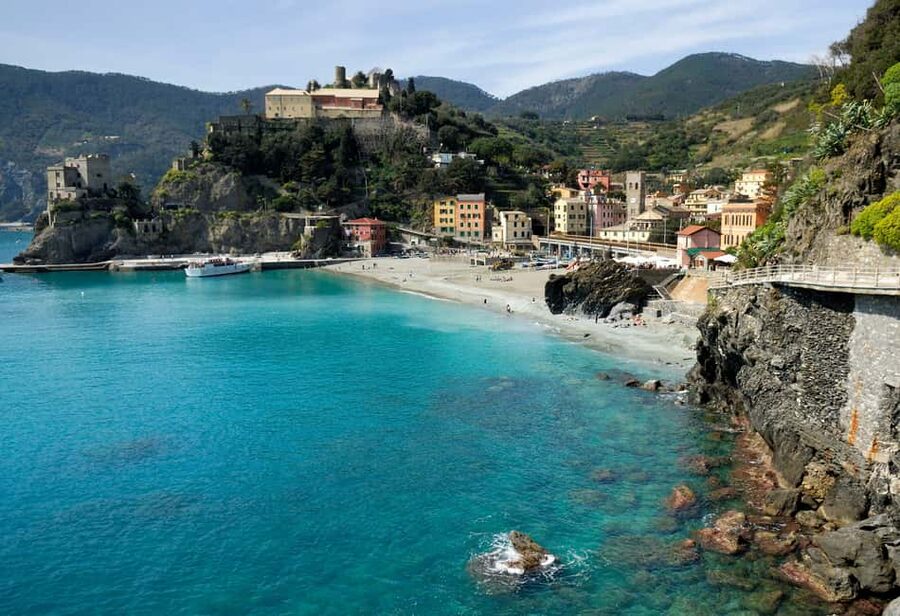 Florence: Cinque Terre Day Trip with Optional Hiking or Pisa - Corniglia: the uphill village