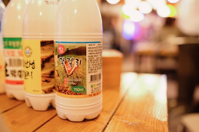 Fortress Night Hike & Snack at a Local Market - Sampling Korean snacks at a traditional market