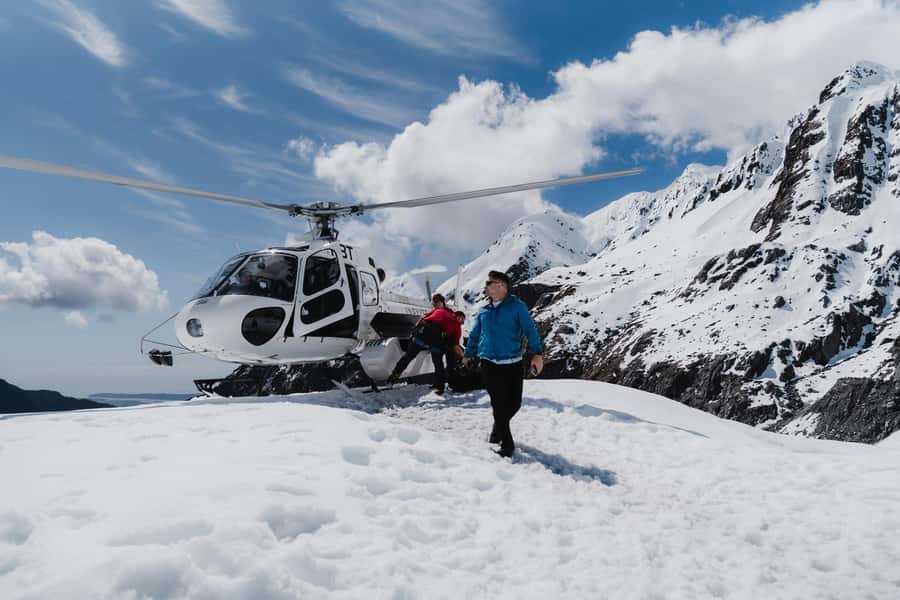 Franz Josef: 2.5 Hour Glacier Hike with Helicopter Transfer - Five things to know before booking