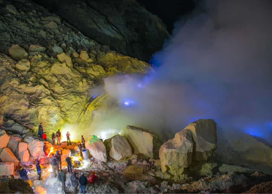 From Bali: Private Mount Ijen Crater Volcano Midnight Trek - Breakfast at a Local Warung