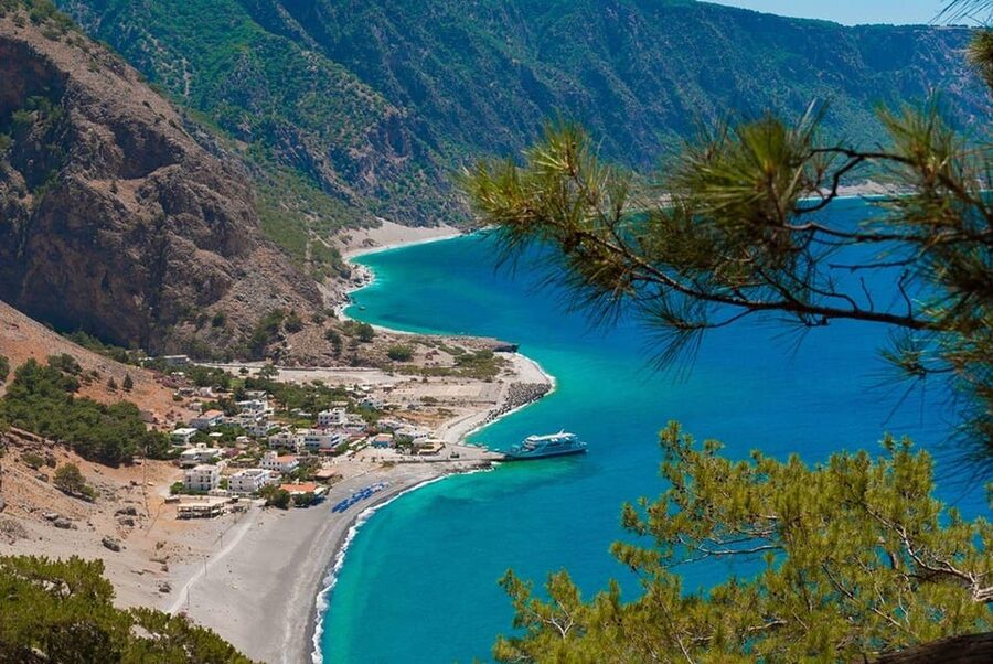 From Chania: Samaria Gorge with Professional Hiking Guide - Omalos gives you a cold start