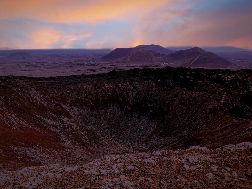 From Fuerteventura: Sunset Hike at Volcano with Scenic Views - Sunset changes the mood of the volcanic ground