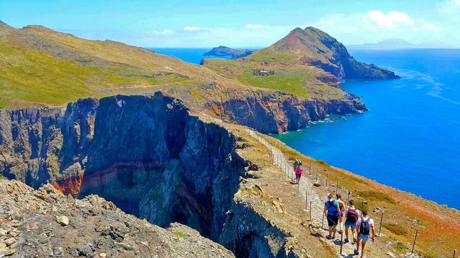 From Funchal: Ponta de São Lourenço/Caniçal Full-Day Hike - The first steps across Ponta de São Lourenço