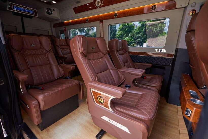 From Hanoi: 2-Day Sapa Trek Tour - Luxury Limousine Transfer - Arriving in Sapa and walking to Cat Cat
