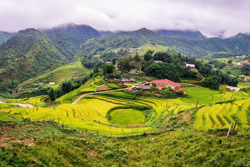 From Hanoi: 2-Day Sapa Trek Tour - Luxury Limousine Transfer - The long limousine ride from Hanoi